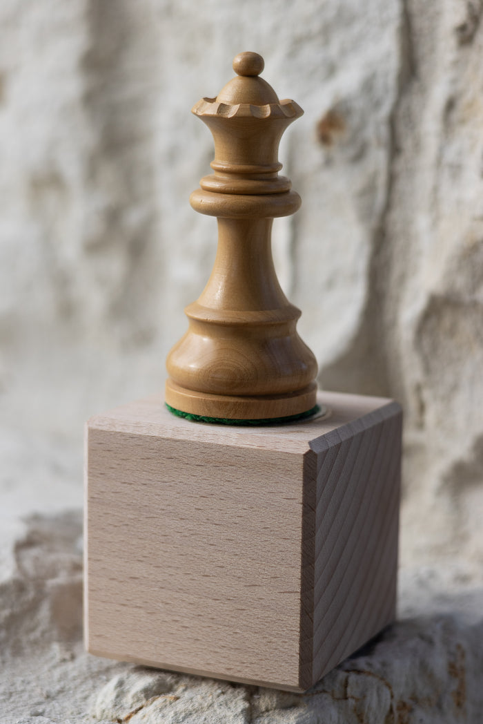 Copa de madera con figura de ajedrez: Alfil (13,5 cm)