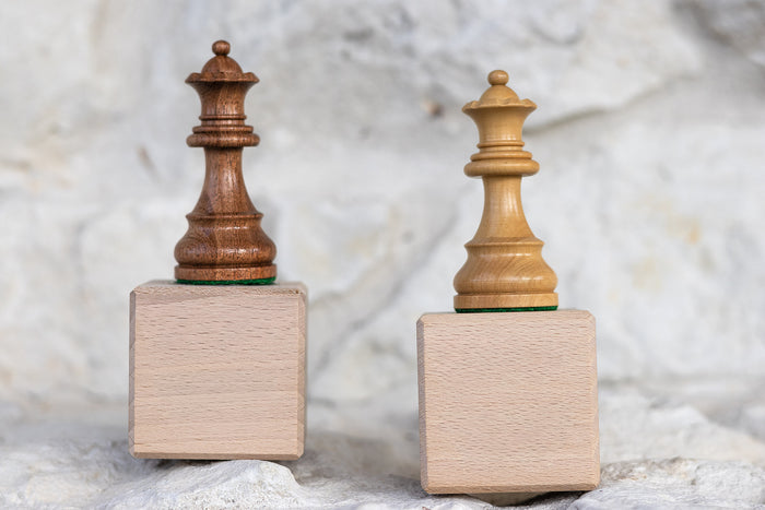 Copa de madera con figura de ajedrez: Alfil (13,5 cm)