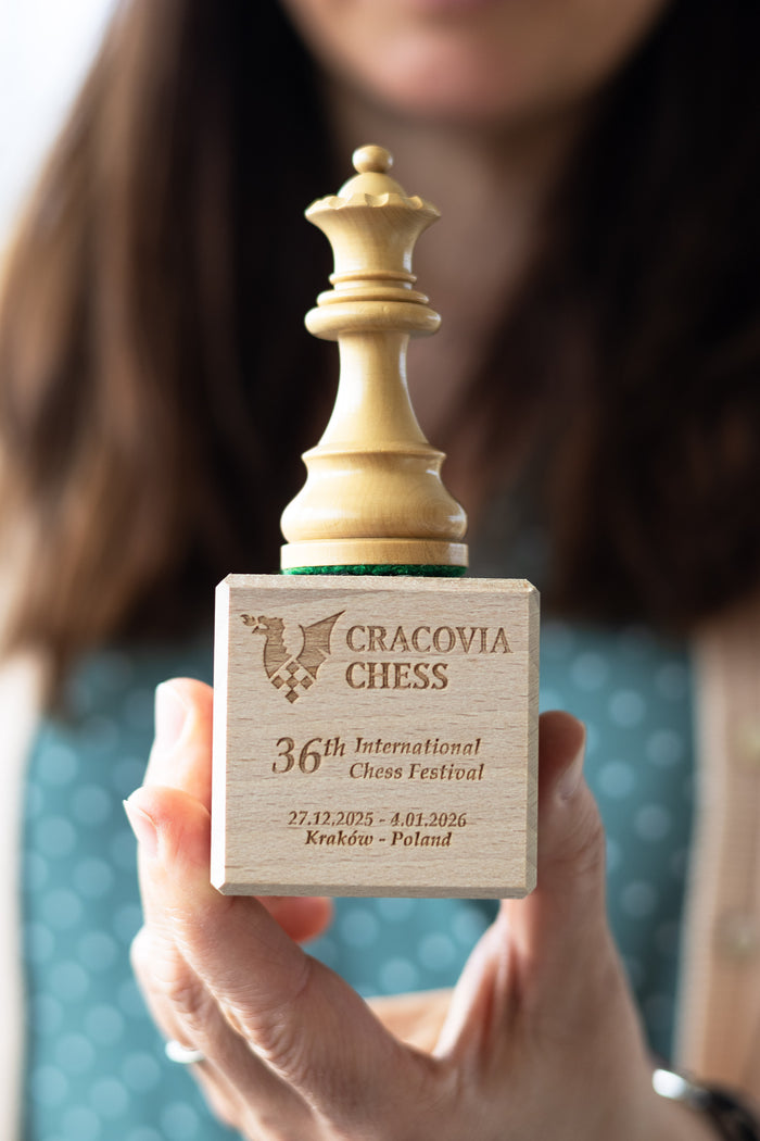 Copa de madera con figura de ajedrez: Alfil (13,5 cm)