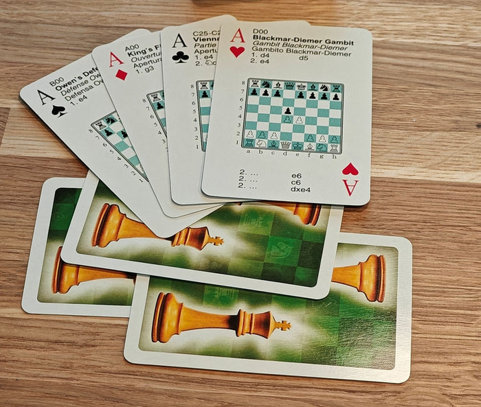 Karty 2 w 1 - klasyczne karty do gry + debiuty szachowe