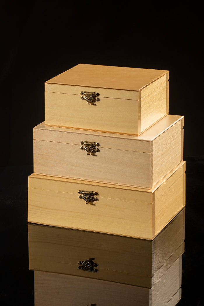 STAUNTON Std No 4 (in wooden box, light)